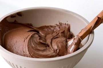Torta al cioccolato crema su Ryazhenka