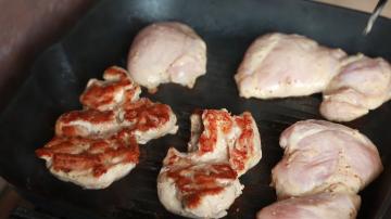 Come delizioso cucinare carne di pollo. Molto semplice ricetta