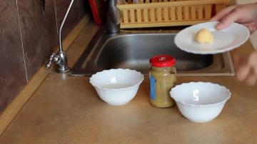 Cinque semplici salse ricette per insalate che sostituirà il maionese