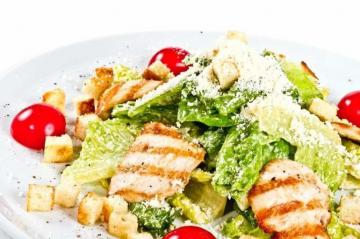 La deliziosa ricetta più insalata "Caesar"