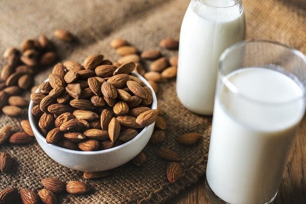Il latte di mandorle ha meno proteine ​​(Foto: Pixabay.com) 