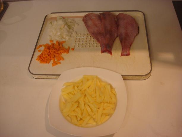 Foto scattata dall'autore (pesce preparato, patate, cipolle, carote)