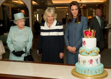 Ventiquattro tacchini e menù Corgi: Chef Elisabetta II ha parlato della cena di Natale a palazzo