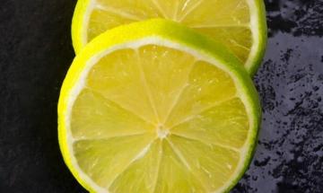 Perché dovrei lavare i limoni con la soda in acqua calda?