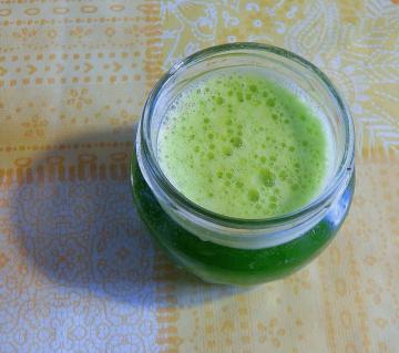 La vitamina inverno bevanda verde, purificare il corpo dalle muco accumulato