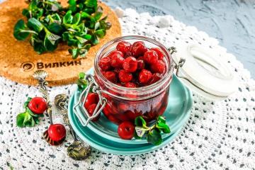 Marmellata di ciliegie con pietra "Pyatiminutka"