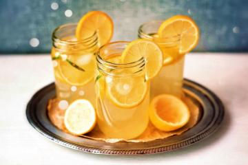 Limonata fatta in casa a base di limoni