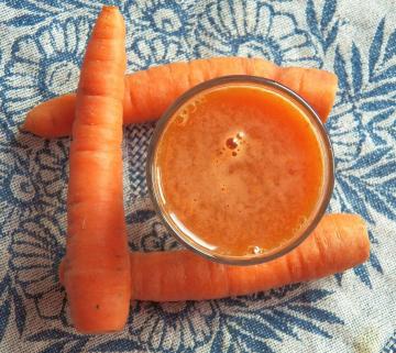 Il succo di carota come donna delle pulizie per l'intestino