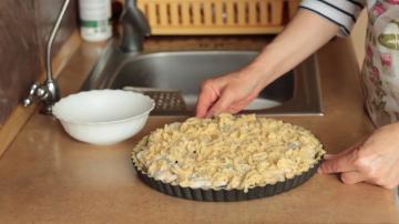 Aprire torta di pasta frolla e riempimento delicata