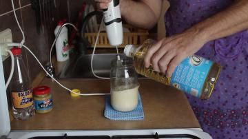 Come fare una deliziosa spessore maionese fatta in casa per 10 minuti