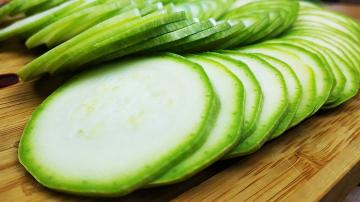 Come preparo un contorno veloce di zucchine: una ricetta per tutta l'estate
