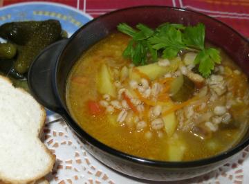 Pickle in vasi per l'inverno con orzo. ricetta preferita