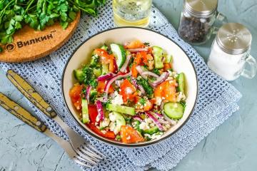 Insalata con ricotta e verdure