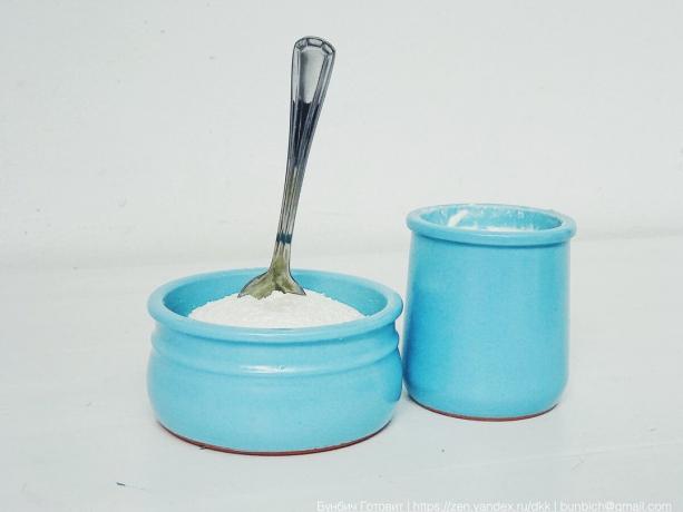 vasi in ceramica e coperto con smalto blu.