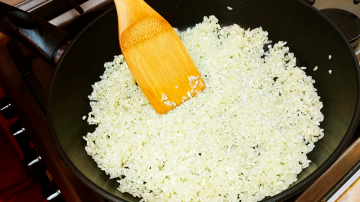 Insolito contorno di riso normale in padella