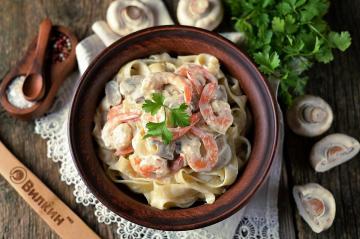 Pasta con gamberi in salsa cremosa