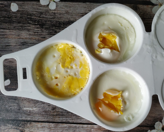 Modulo per la cottura le uova nel forno a microonde, il prezzo di 200 rubli. Foto - Yandex. immagini