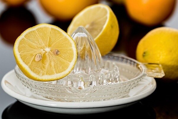 Il succo di limone può essere usato per pulire tutte le superfici della cucina. (Foto: Pixabay.com)