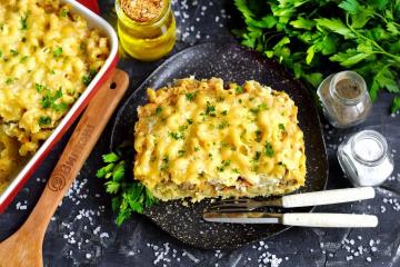 Pasta in casseruola con carne macinata al forno