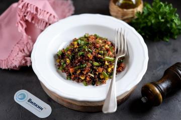 Insalata tiepida con verdure e quinoa