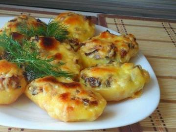 Patate al forno con funghi. Semplice e deliziosa