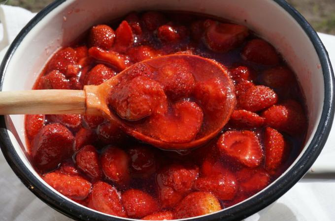 marmellata di fragole con basilico. Foto - Yandex. immagini