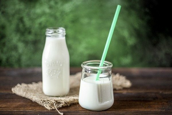 Qualsiasi kefir contiene lattobacilli, quindi non dovresti pagare più del dovuto per il nome (Foto: Pixabay.com)