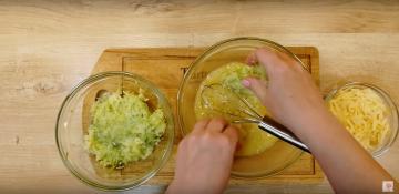 Roll-frittata con zucchine in padella