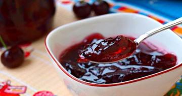 Ciliegie Jelly senza cottura. ricetta preferita