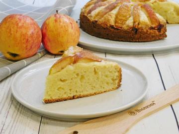 La torta con ricotta e mele risulterà eccellente anche per un cuoco alle prime armi