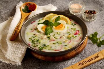 Okroshka con pollo su kefir