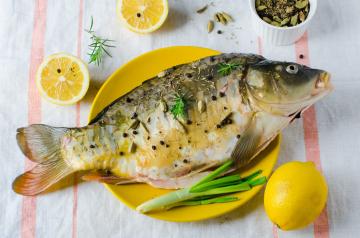 Carpa con il limone in forno: come cuocere delizioso pesce