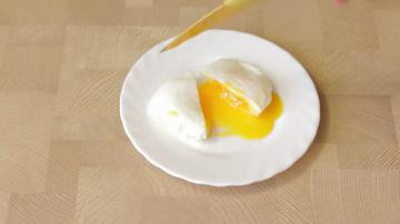 La colazione ideale per 5 minuti. Come rapidamente e facilmente cucinare un uovo in camicia