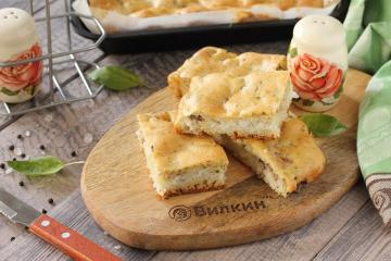 Torta in gelatina con riso e pesce in scatola