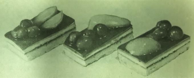 Torta "Leningrado con la frutta." Foto dal libro "La produzione di dolci e torte," 1976 