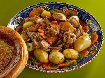 Uzbeko Basma: abbondante piatto di carne con verdure