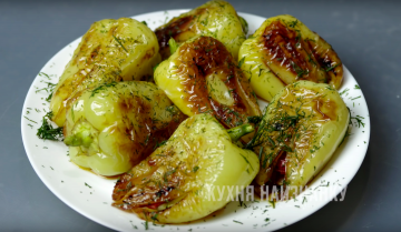 Peperoni fritti con aglio e pomodoro: io cuocio 4 porzioni per due, altrimenti non basta