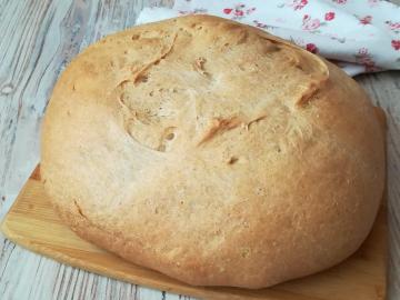 Delizioso pane fatto in casa condita con kefir