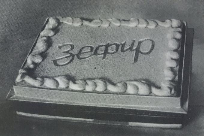 Pie "zephyr-waffle". Foto dal libro "La produzione di dolci e torte," 1976