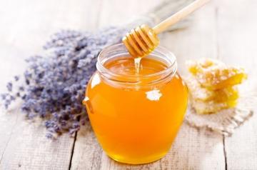 Come distinguere vero e proprio miele da un falso? Consigli pratici dal apicoltore