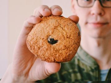 Come cucinare biscotti di cereali con cioccolato e croccante kroshkoy🍪