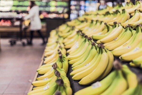 Quando acquisti banane e altri frutti, ispezionali attentamente. (Foto: Pixabay.com)
