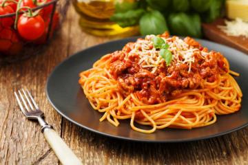 Spaghetti "alla bolognese". Più gustoso rispetto al ristorante!